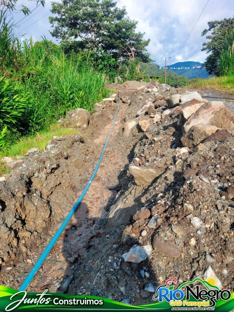 Mantenimiento del sistema de agua potable en El Topo